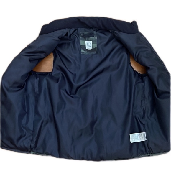 Gap Kids Navy & Green Camo Puffer Vest - Picture 8 of 10